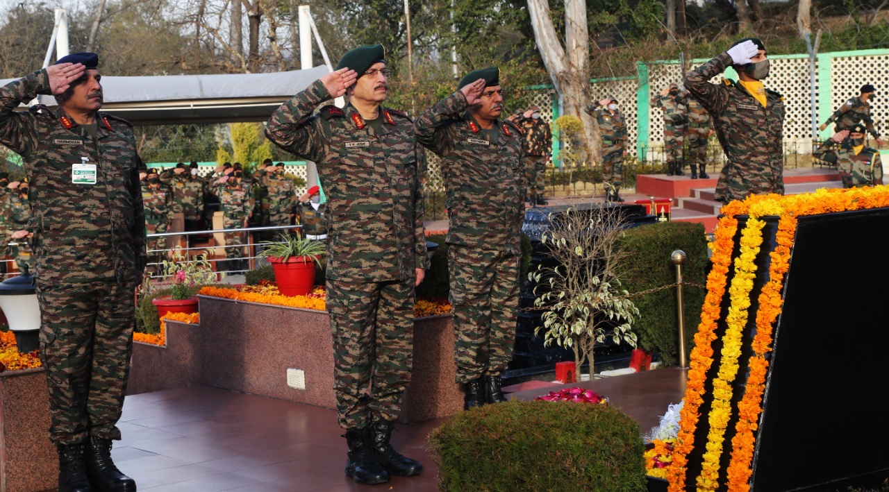 Kargil war hero Lt Gen Joshi hang up his boots | KNO