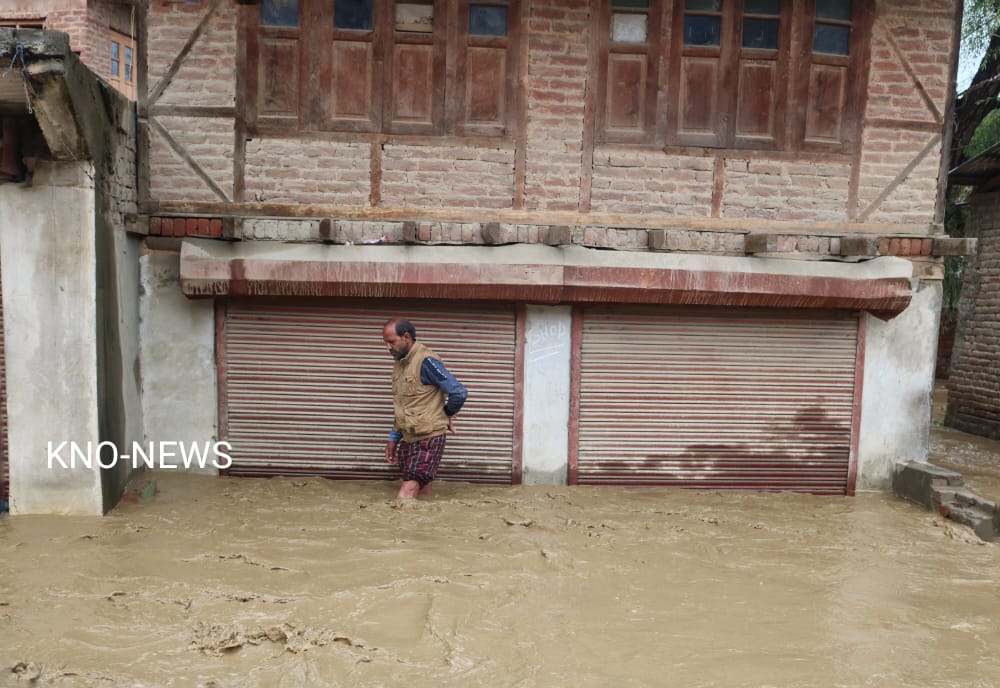 Incessant Rains Flood Like Situation In Kashmir 2 Feared Dead All