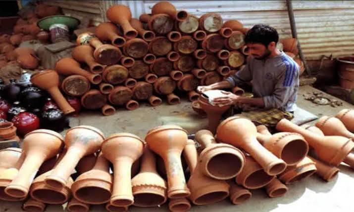 CHINAR SHADE : JASMINE FLOWERS AND A KASHMIRI FOLK SONG THAT BROUGHT TEARS  IN ALL EYES .